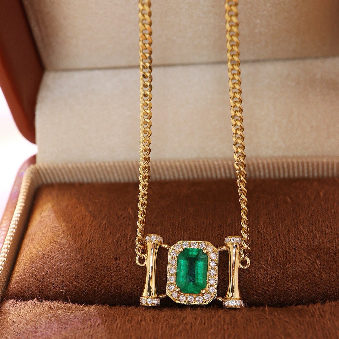 14k Gold 0.65 Ct Vivid Green Natural Emerald & Diamond Necklace: Ref:230975179 // gold content:14k gold // main gemstone:emerald // shape:octagonal // carat weight:0. 65ct // color:vivid green // treatment:natural // // adjacent gemstone 2 : diamond // shape:round 