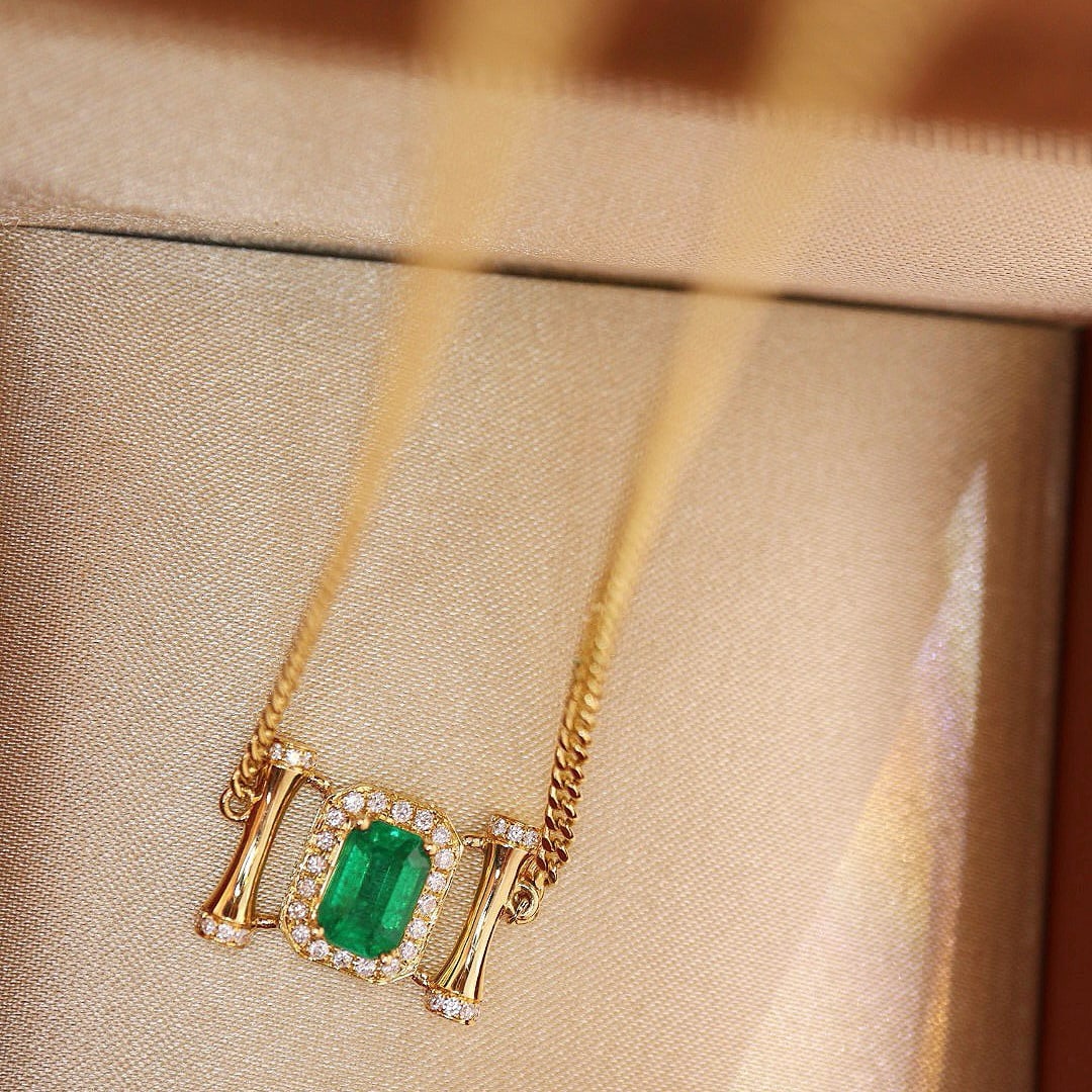 14k Gold 0.65 Ct Vivid Green Natural Emerald & Diamond Necklace - 3