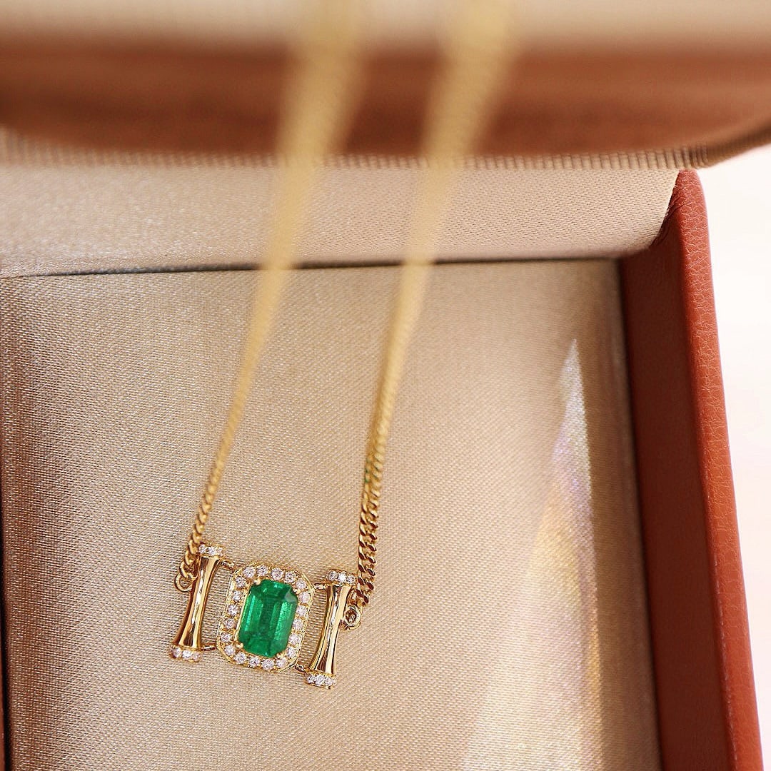 14k Gold 0.65 Ct Vivid Green Natural Emerald & Diamond Necklace - 9