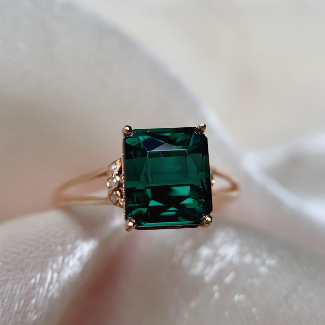 14k Gold 2.80 Ct Natural Tourmaline & Diamond Ring: Ref:230975196 // gold content:14k gold // ring size:7. 25us // // main gemstone:tourmaline // shape:octagonal // carat weight:2. 80ct // color:green // treatment:natural // // adjacent gemstone 2 :