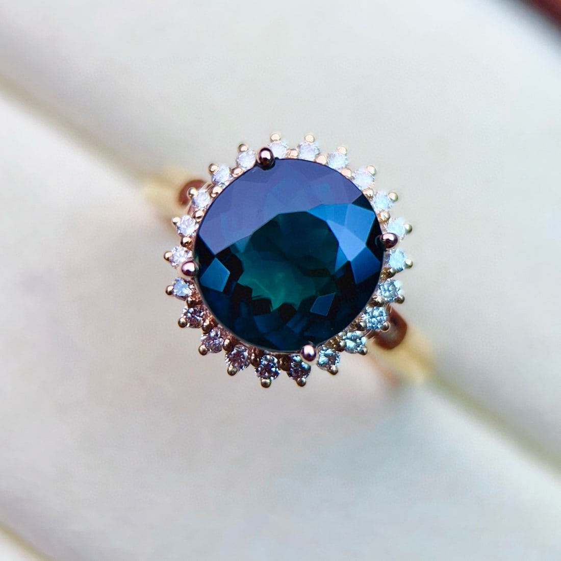 14k Gold 3.35 Ct Natural Tourmaline & Diamond Ring: Ref:230975190 // gold content:14k gold // ring size:7. 25us // // main gemstone:tourmaline // shape:oval // carat weight:3. 35ct // color:green // treatment:natural // // adjacent gemstone 2 :