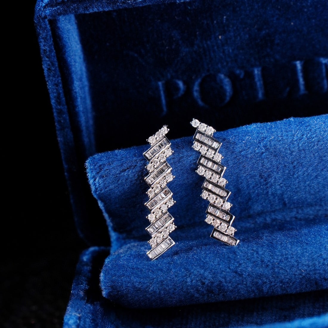 14k Gold 0.68 Ct Natural H Diamond Earrings: Ref:230975207 // gold content:14k gold // main gemstone:diamond // shape:multiply // carat weight:0. 68ct // clarity grade:vs-si // color:h // treatment:natural // High Estimate: 3000 Condition: New