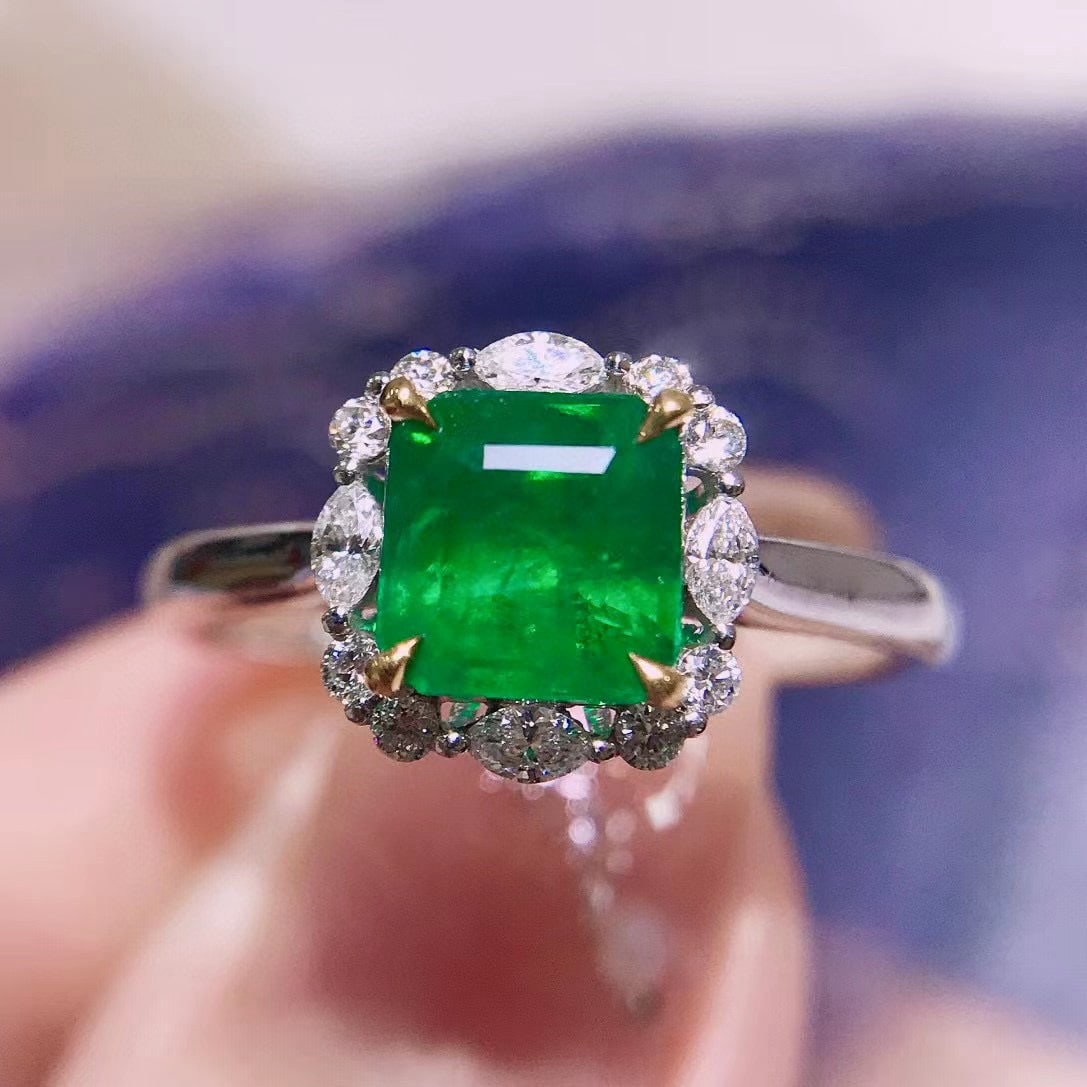 14k Gold 1.62 Ctw Vivid Green Natural Emerald & Diamond Ring: Ref:230975210 // gold content:14k gold // ring size:7. 25us // // main gemstone:emerald // shape:octagonal // carat weight:1. 3ct // color:vivid green // treatment:natural // // adjacent gemstone 2 : 