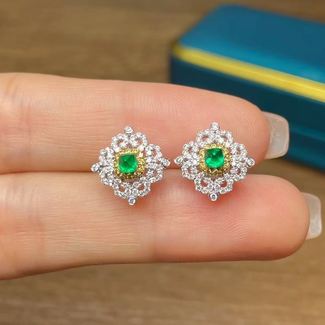 14k Gold 0.42 Ct Vivid Green Natural Emerald & Diamond Earrings: Ref:230975241 // gold content:14k gold // main gemstone:emerald // shape:suger-loaf // carat weight:0. 42ct // color:vivid green // treatment:natural // // adjacent gemstone 2 : diamond //
