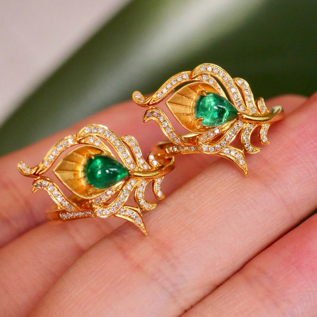 14k Gold 0.70 Ctw Vivid Green Natural Emerald & Diamond Ring - 3