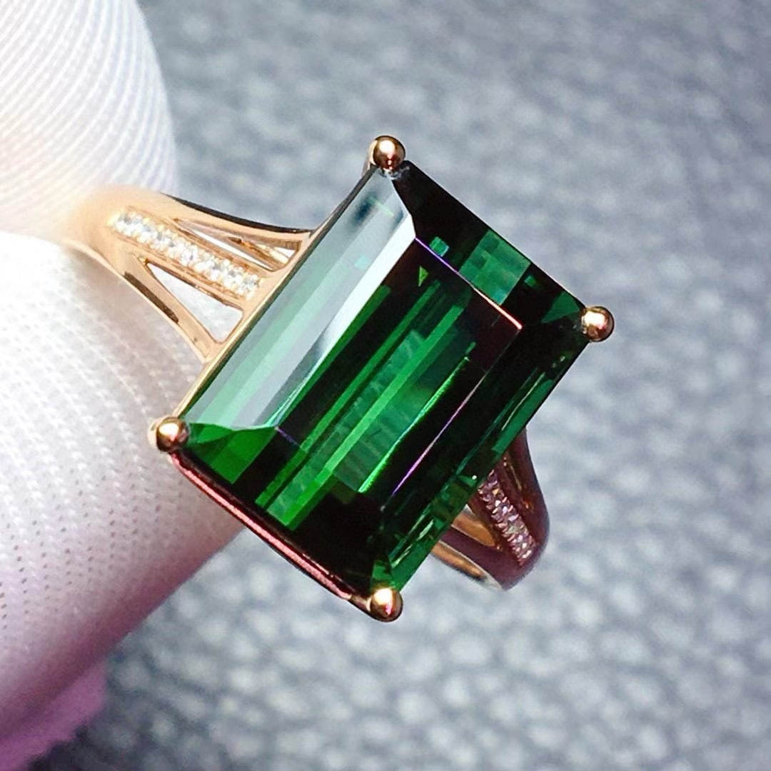 14k Gold 5.7 Ct Natural Tourmaline & Diamond Ring: Ref:230975252 // gold content:14k gold // ring size:7. 25us // // main gemstone:tourmaline // shape:octagonal // carat weight:5. 7ct // color:green // treatment:natural // // adjacent gemstone 2 : dia
