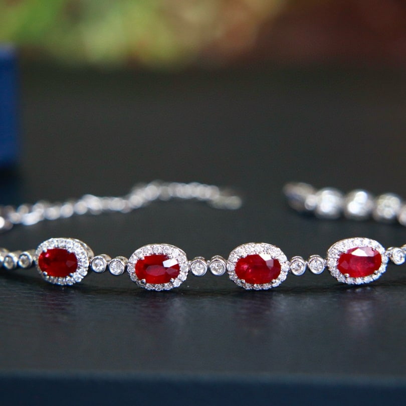 14k Gold 3.00 Ctw Natural Ruby & Diamond Bracelet: Ref:230976021 // gold content:14k gold // main gemstone:ruby // shape:oval // carat weight:2. 4ct // color:pigeonblood red // treatment:natural // // adjacent gemstone 2 : diamond // shape:round //