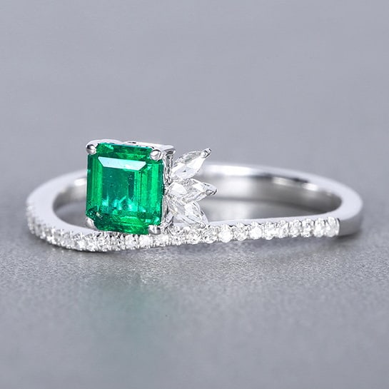14k Gold 0.66 Ctw Natural Emerald & Diamond Ring: Ref:230976065 // gold content:14k gold // ring size:7. 25us // // main gemstone:emerald // shape:octagonal // carat weight:0. 53ct // color:green // treatment:natural // // adjacent gemstone 2 : diamo
