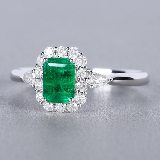 14k Gold 0.98 Ctw Vivid Green Natural Emerald & Diamond Ring: Ref:230976095 // gold content:14k gold // ring size:7. 25us // // main gemstone:emerald // shape:octagonal // carat weight:0. 73ct // color:vivid green // treatment:natural // // adjacent gemstone 2 :