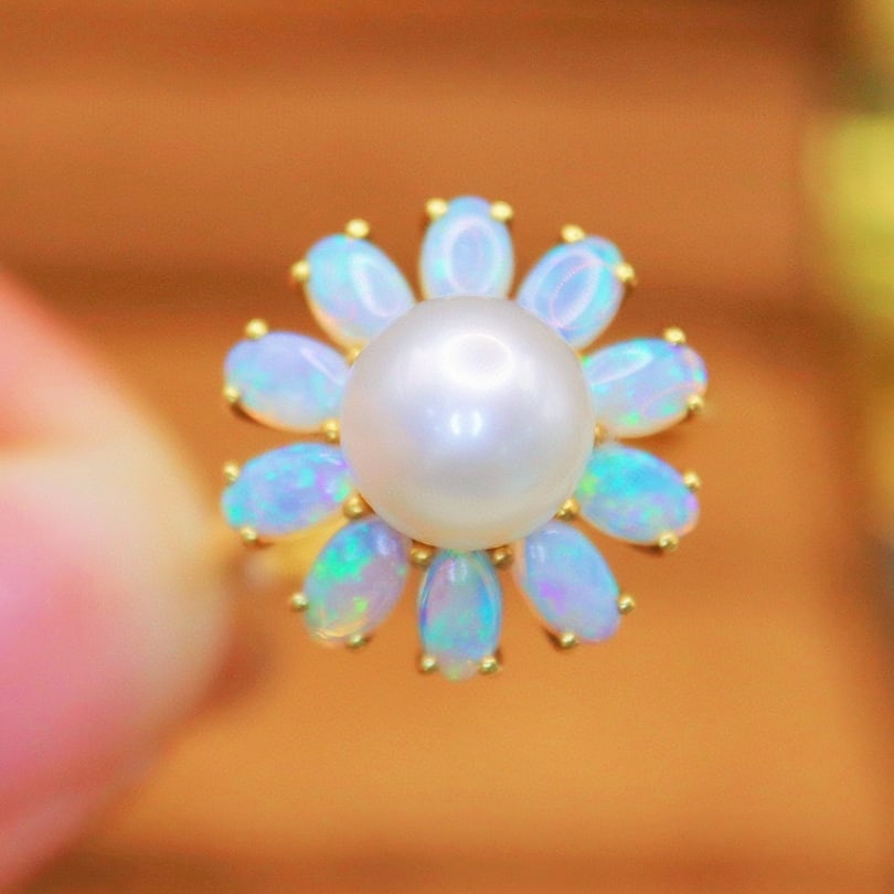 14k Gold 1.62 Ct Natural Opal & Pearl Ring: Ref:230976116 // gold content:14k gold // ring size:7. 25us // // main gemstone:opal // shape:oval // carat weight:1. 62ct // color:white // treatment:natural // // adjacent gemstone 2 : pearl // numb