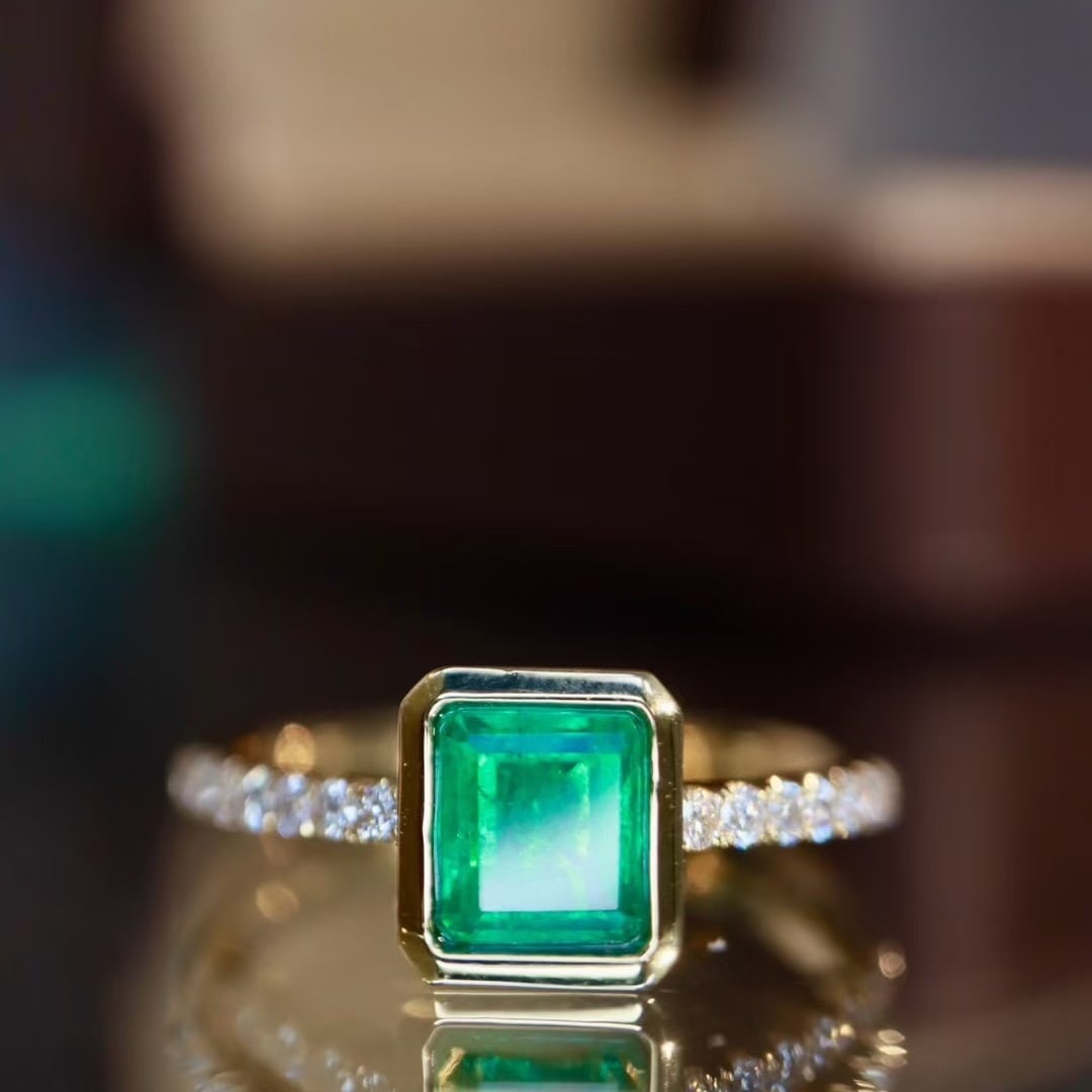 14k Gold 0.88 Ctw Natural Emerald & Diamond Ring: Ref:230976132 // gold content:14k gold // ring size:7. 25us // // main gemstone:emerald // shape:octagonal // carat weight:0. 75ct // color:green // treatment:natural // // adjacent gemstone 2 : diamo