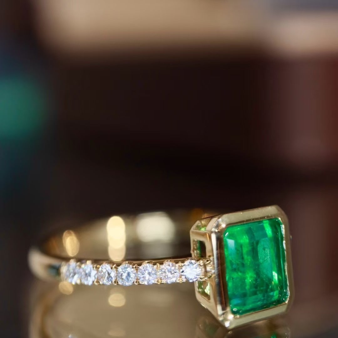 14k Gold 0.88 Ctw Natural Emerald & Diamond Ring - 2