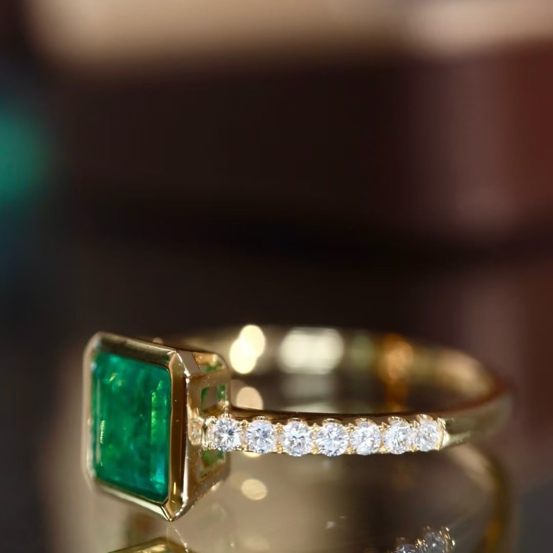 14k Gold 0.88 Ctw Natural Emerald & Diamond Ring - 3
