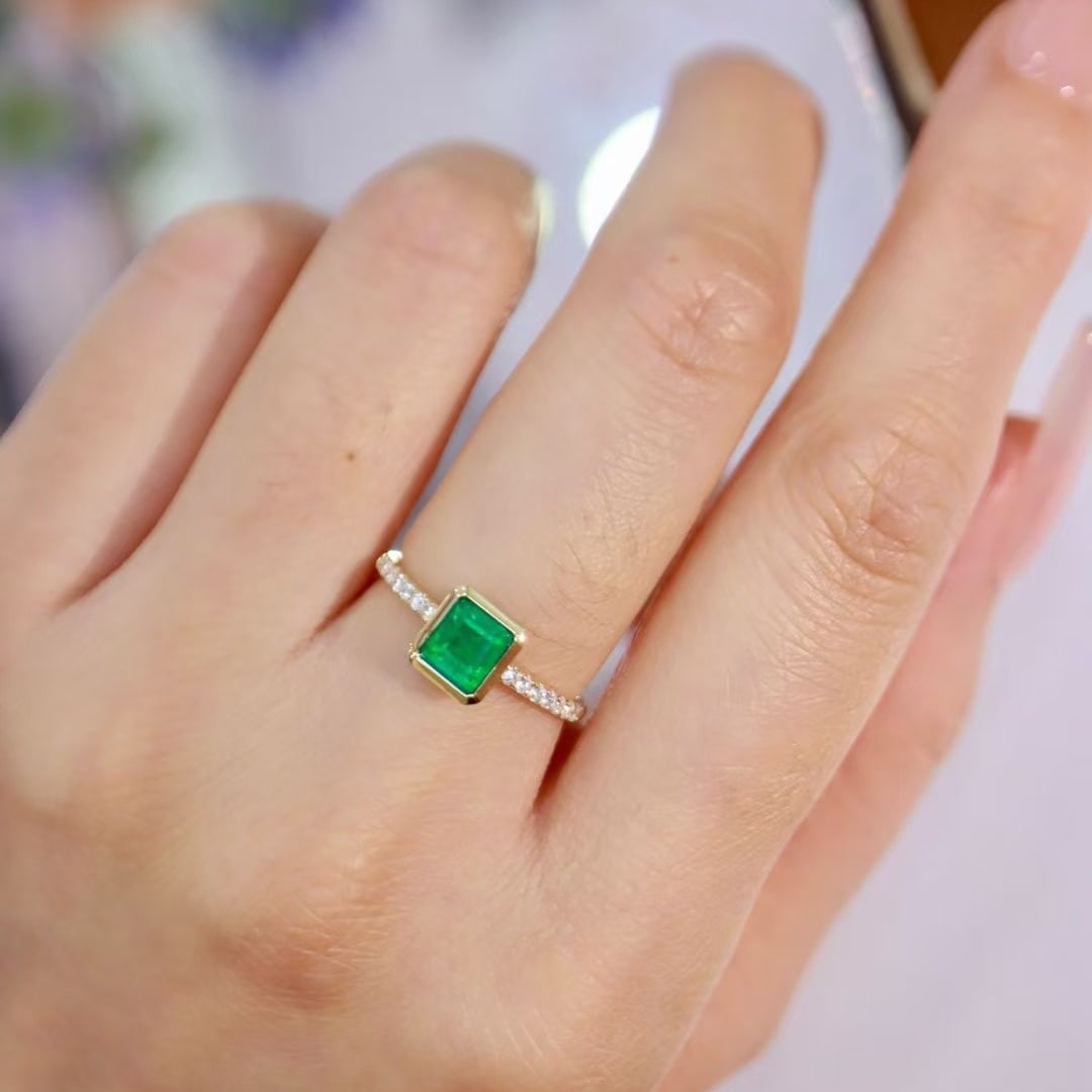 14k Gold 0.88 Ctw Natural Emerald & Diamond Ring - 4