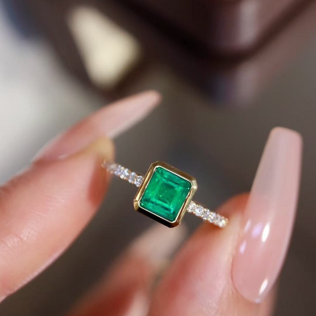 14k Gold 0.88 Ctw Natural Emerald & Diamond Ring - 5
