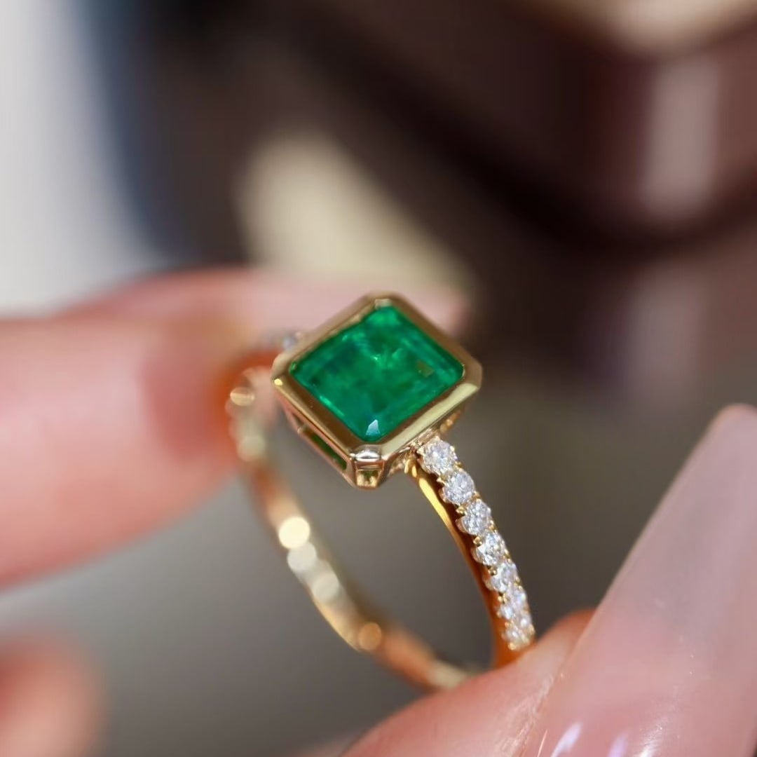 14k Gold 0.88 Ctw Natural Emerald & Diamond Ring - 6