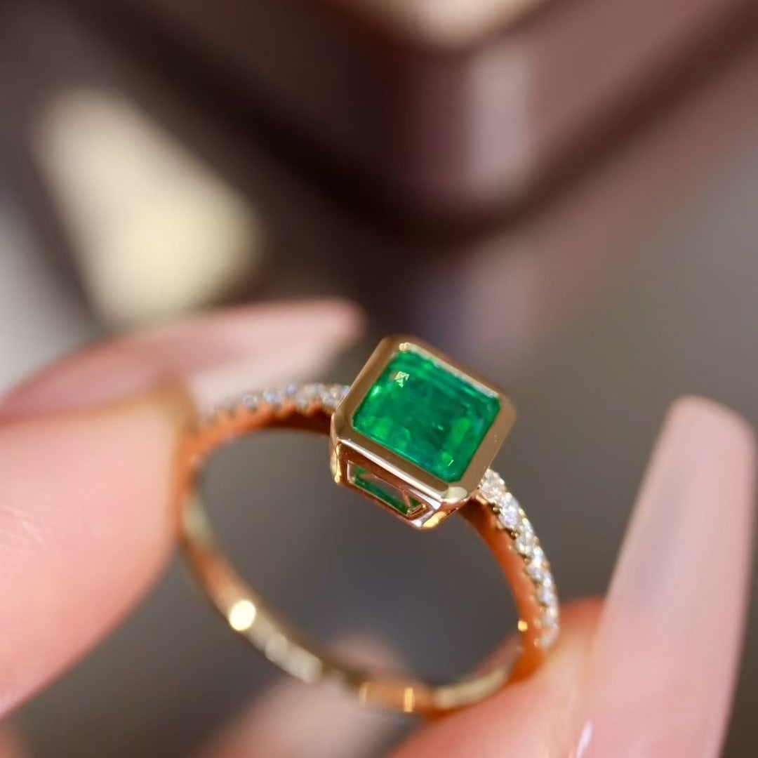 14k Gold 0.88 Ctw Natural Emerald & Diamond Ring - 7