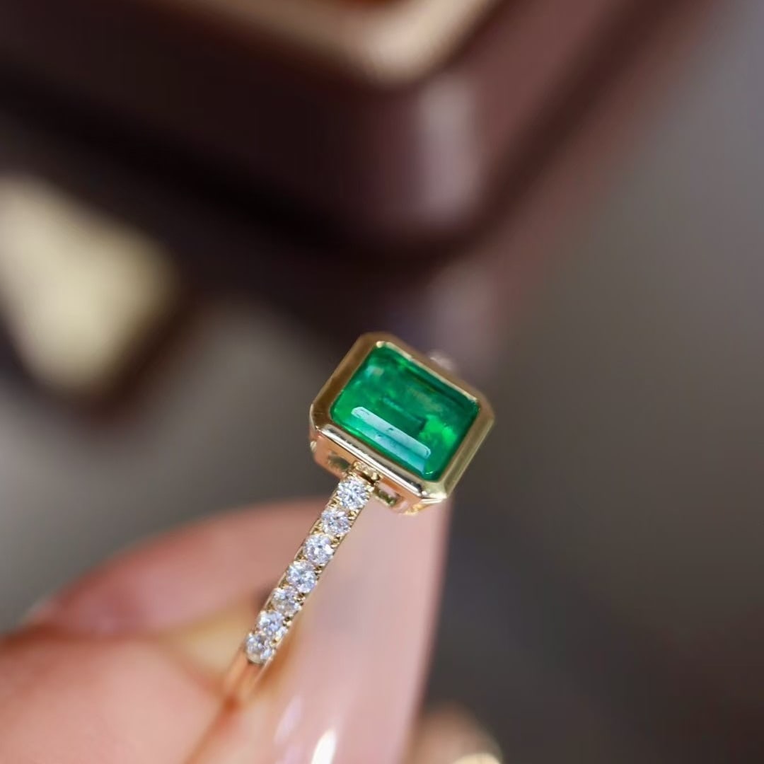 14k Gold 0.88 Ctw Natural Emerald & Diamond Ring - 8