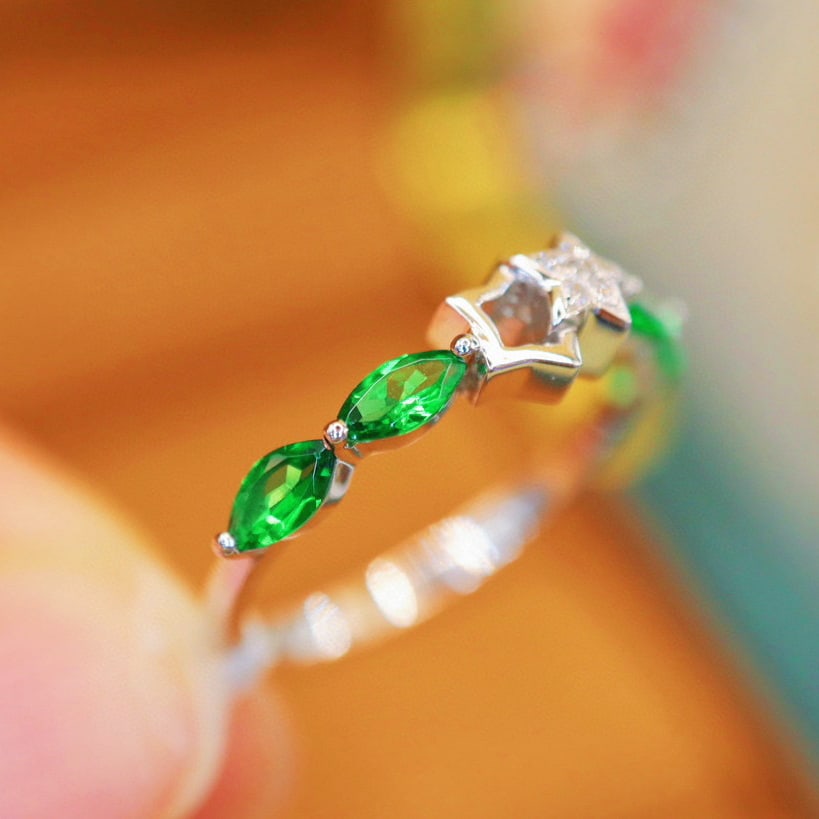 14k Gold 0.56 Ctw Vivid Green Natural Tsavorite & Diamond Ring - 3