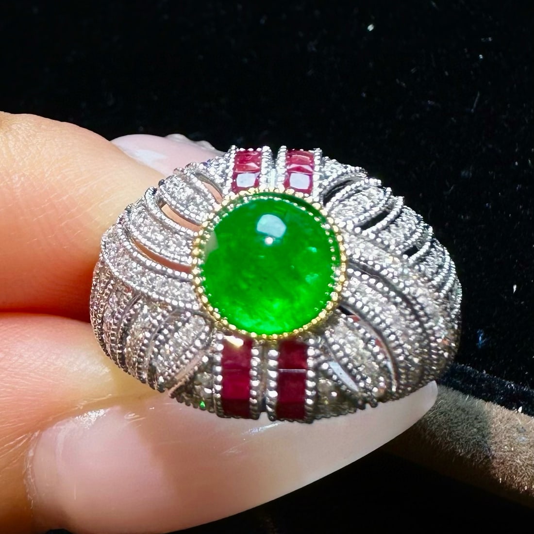 14k Gold 1.74 Ctw Vivid Green Natural Emerald & Diamond Ring: Ref:230976178 // gold content:14k gold // ring size:7. 25us // // main gemstone:emerald // shape:round // carat weight:1. 31ct // color:vivid green // treatment:natural // cut grade:g // // adjacent