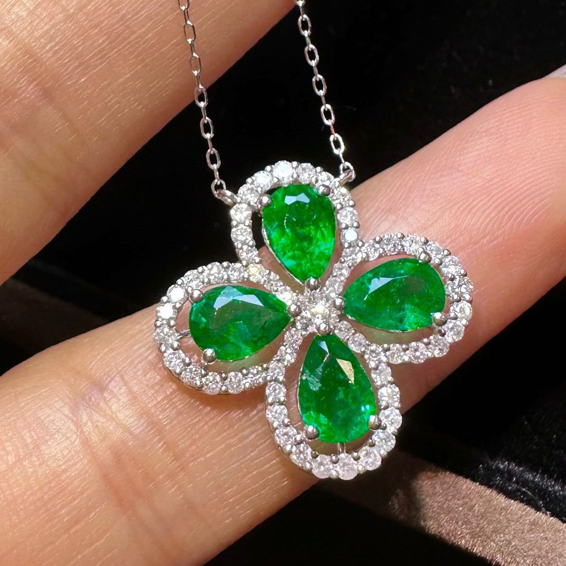 14k Gold 2.39 Ctw Vivid Green Natural Emerald & Diamond Necklace: Ref:230976176 // gold content:14k gold // main gemstone:emerald // shape:pear // carat weight:1. 85ct // color:vivid green // treatment:natural // // adjacent gemstone 2 : diamond // shape:round //
