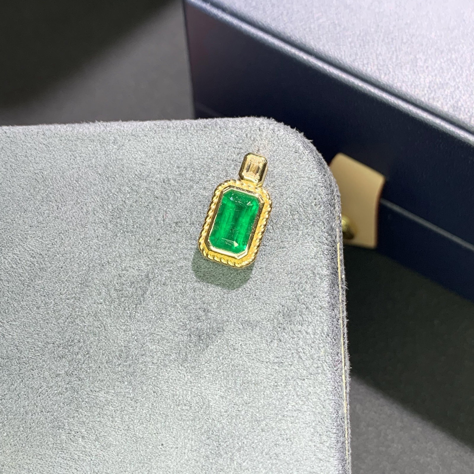 14k Gold 1.75 Ctw Vivid Green Natural Emerald & Diamond Pendant( Without Chain ) - 5