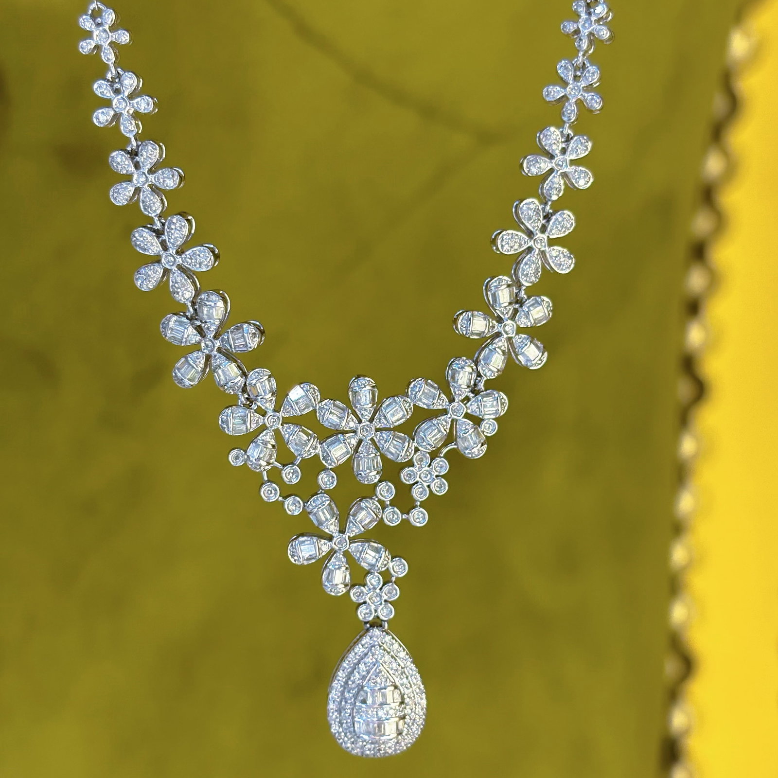 14k Gold 1.5 Ct Natural H Diamond Necklace: Ref:230976197 // gold content:14k gold // main gemstone:diamond // shape:multiply // carat weight:1. 5ct // clarity grade:vs-si // color:h // treatment:natural // Condition: New Low Estimate: 6800