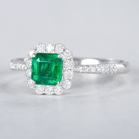 14k Gold 0.74 Ctw Vivid Green Natural Emerald & Diamond Ring - 3