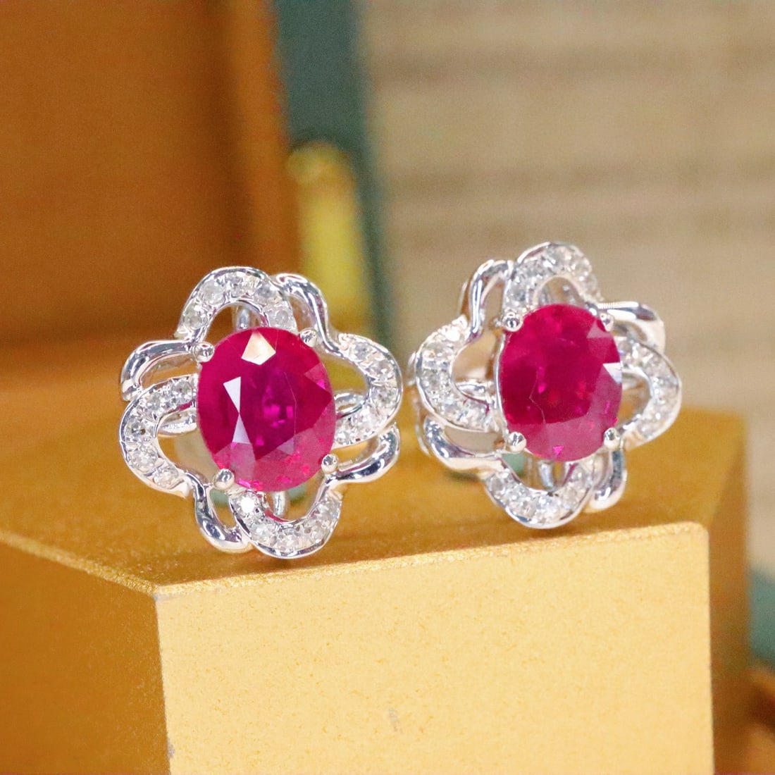 14k Gold 1.34 Ctw Natural Ruby & Diamond Earrings: Ref:230976266 // gold content:14k gold // main gemstone:ruby // shape:oval // carat weight:1. 22ct // color:red // treatment:natural // // adjacent gemstone 2 : diamond // number of stones:40 //