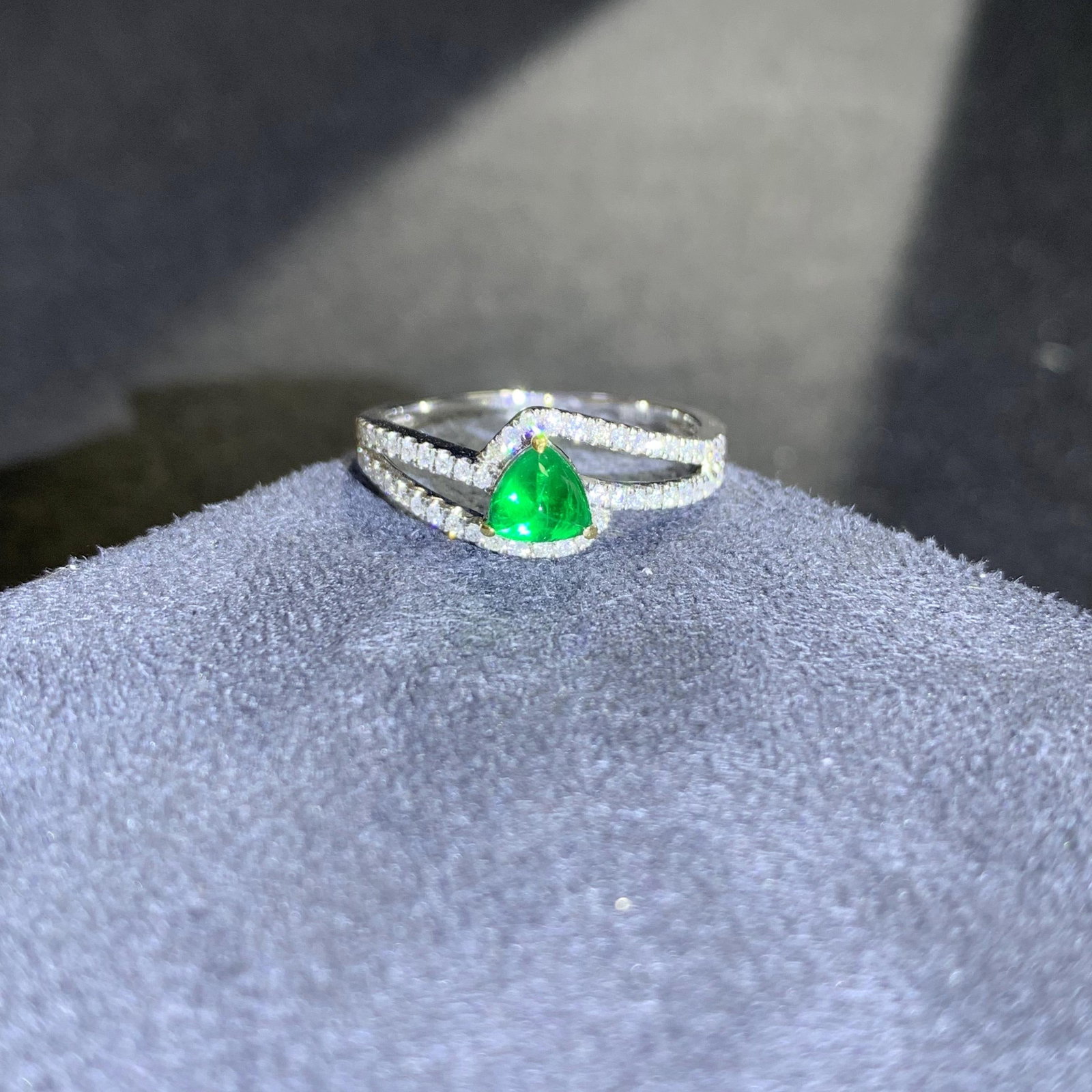 14k Gold 0.77 Ctw Vivid Green Natural Emerald & Diamond Ring: Ref:230976260 // gold content:14k gold // ring size:7. 25us // // main gemstone:emerald // shape:triangle // carat weight:0. 52ct // color:vivid green // treatment:natural // // adjacent gemstone 2 :