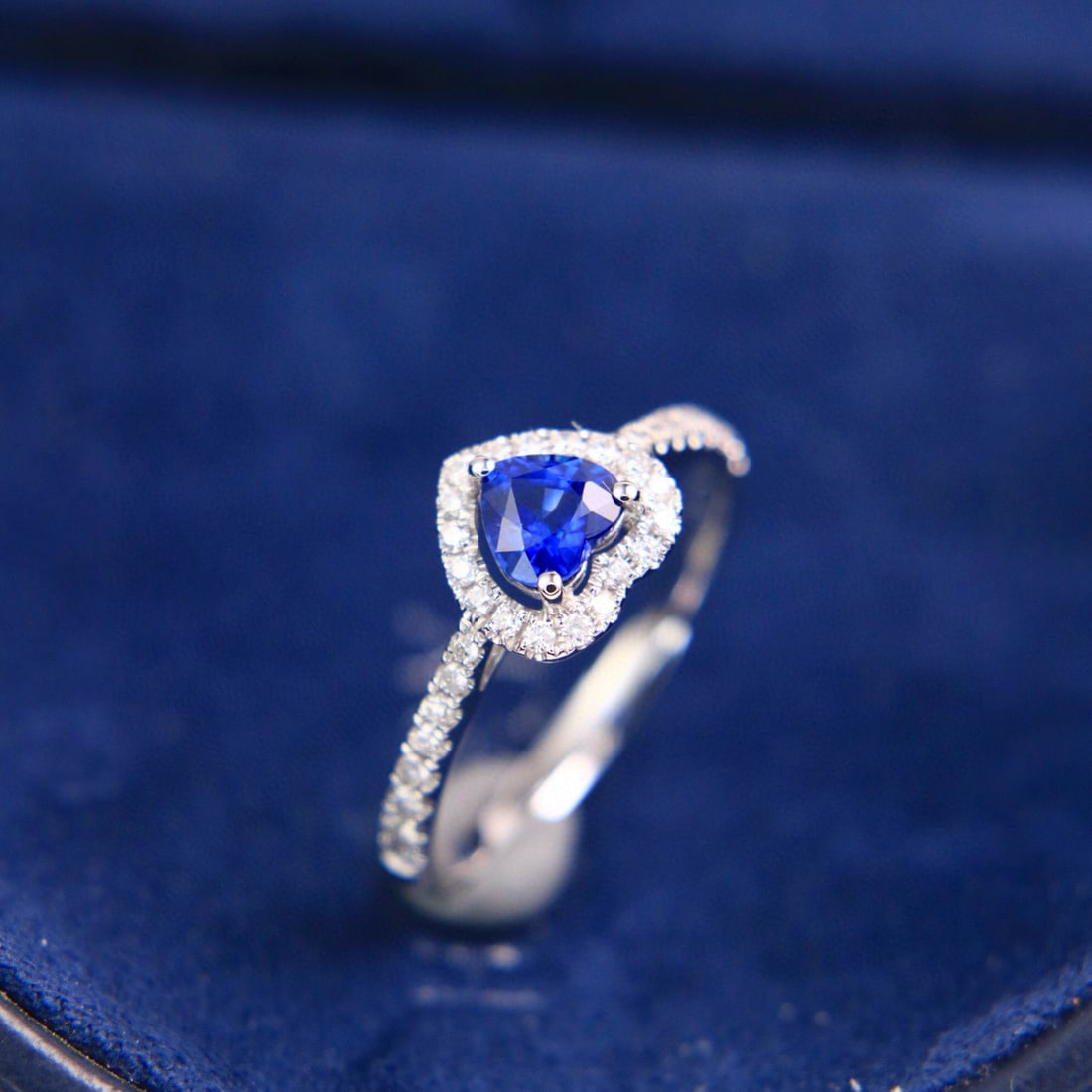 14k Gold 0.78 Ctw Natural Sapphire & Diamond Ring - 4