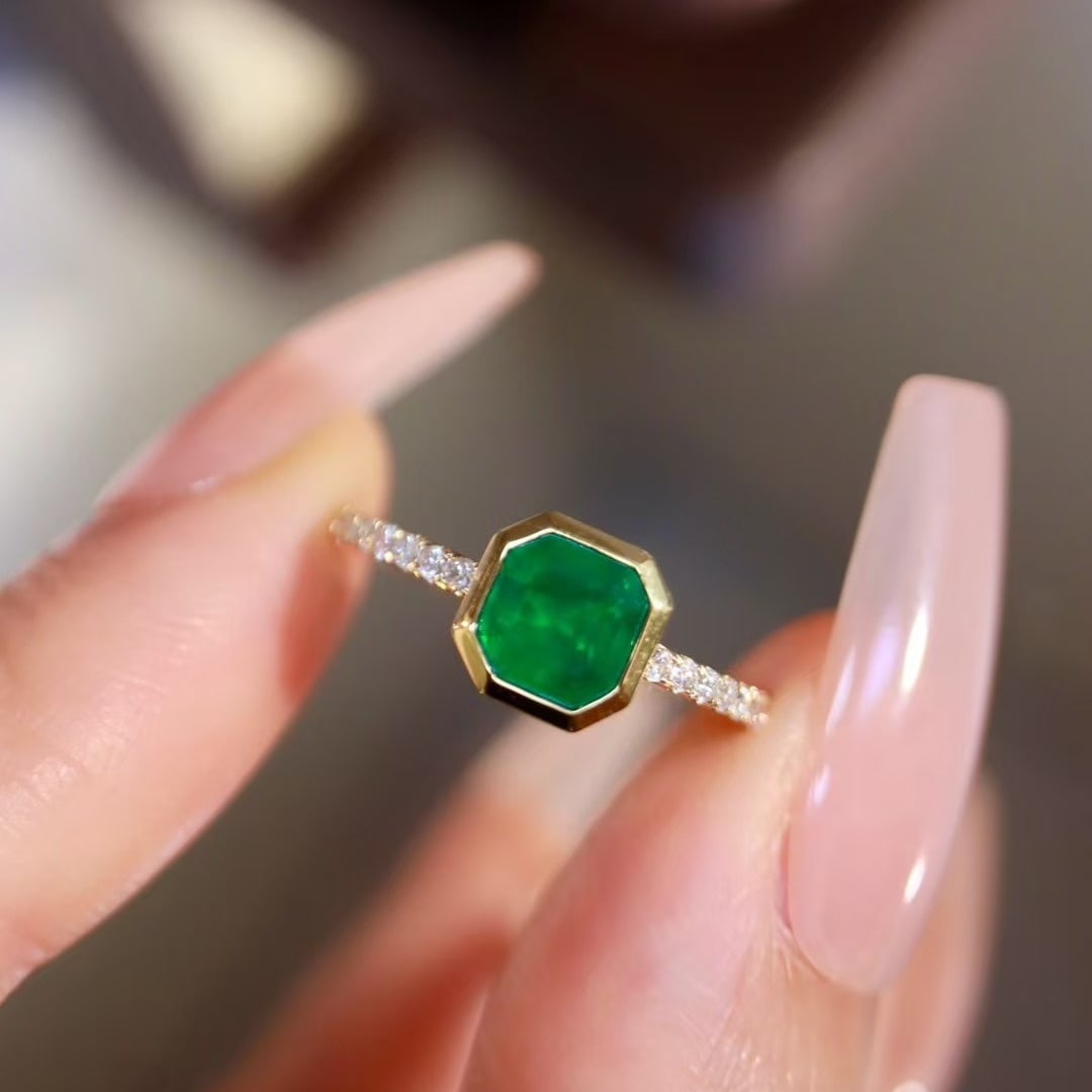 14k Gold 0.93 Ctw Vivid Green Natural Emerald & Diamond Ring - 3