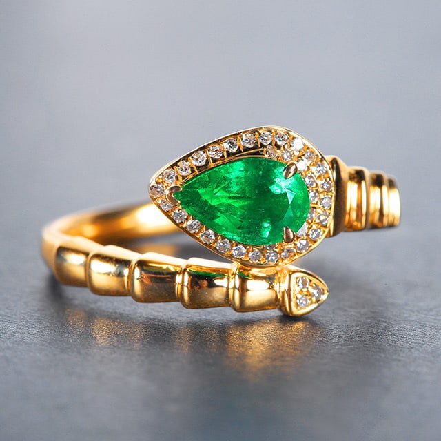 14k Gold 0.86 Ctw Vivid Green Natural Emerald & Diamond Ring - 2