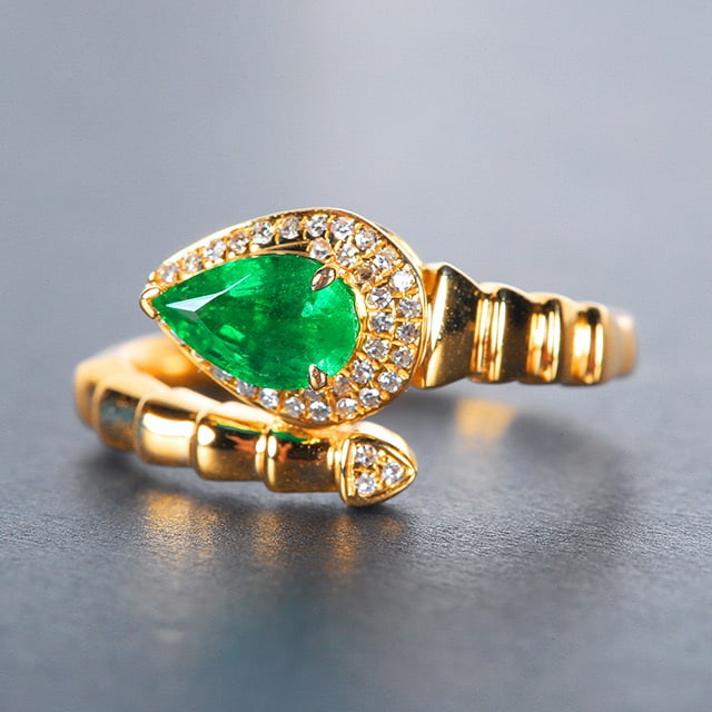 14k Gold 0.86 Ctw Vivid Green Natural Emerald & Diamond Ring - 3