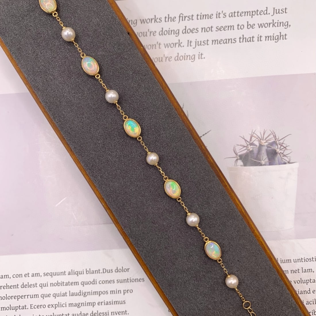 14k Gold 2.48 Ct Natural Opal & Pearl Bracelet: Ref:230976315 // gold content:14k gold // main gemstone:opal // shape:oval // carat weight:2. 48ct // color:white // treatment:natural // // adjacent gemstone 2 : pearl // number of stones:6 //