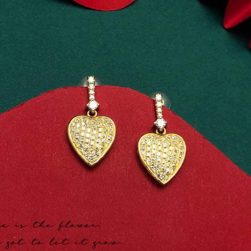 14k Gold 0.23 Ct Natural H Diamond Earrings: Ref:230976314 // gold content:14k gold // main gemstone:diamond // shape:round // carat weight:0. 23ct // clarity grade:vs-si // color:h // treatment:natural // cut grade:g // High Estimate: 4300