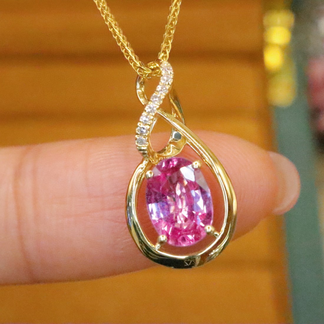 14k Gold 1.07 Ctw Natural Padparadscha Sapphire & Diamond Pendant( Without Chain ): Ref:230976343 // gold content:14k gold // main gemstone:padparadscha sapphire // shape:oval // carat weight:1. 05ct // color:orangish pink // treatment:natural // // adjacent gemstone 2 : diamond //