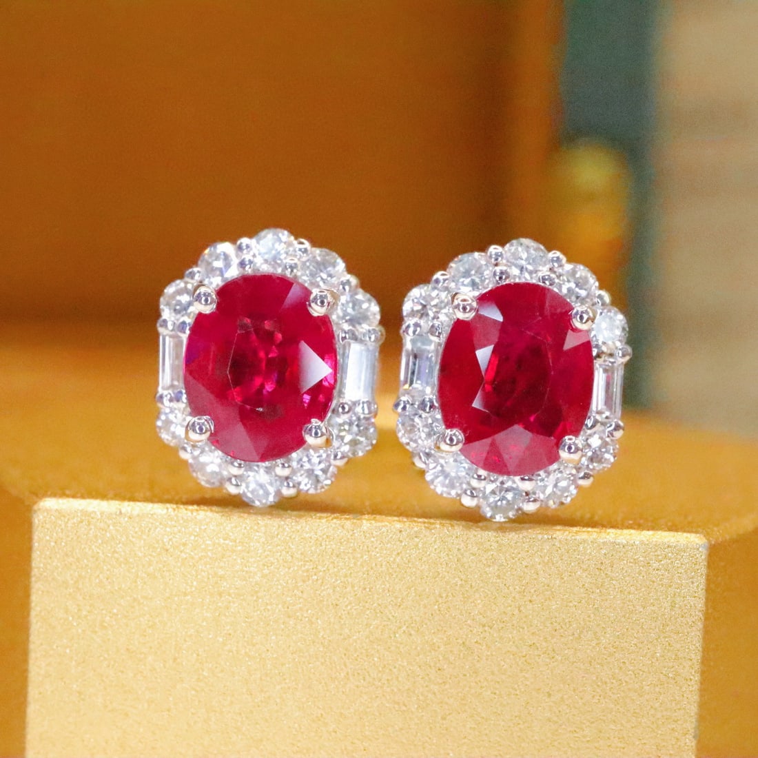 14k Gold 1.36 Ctw Natural Ruby & Diamond Earrings: Ref:230976359 // gold content:14k gold // main gemstone:ruby // shape:oval // carat weight:1. 02ct // color:pigeonblood red // treatment:natural // // adjacent gemstone 2 : diamond // number of