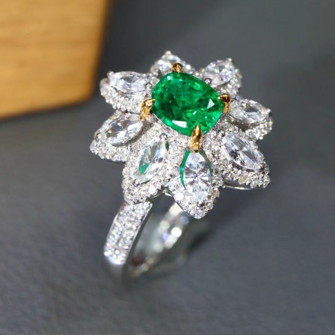14k Gold 1.06 Ctw Vivid Green Natural Emerald & Diamond Ring - 2