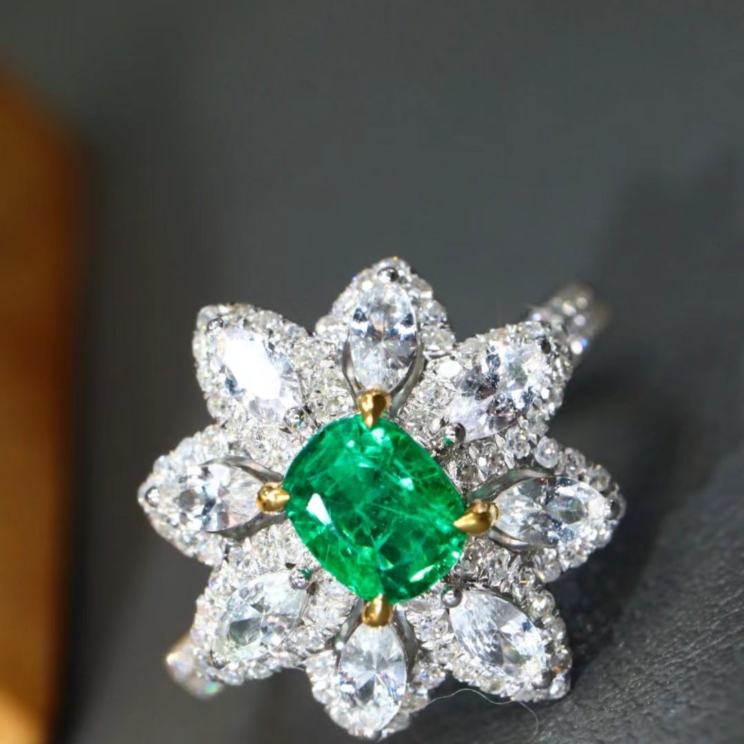 14k Gold 1.06 Ctw Vivid Green Natural Emerald & Diamond Ring - 3