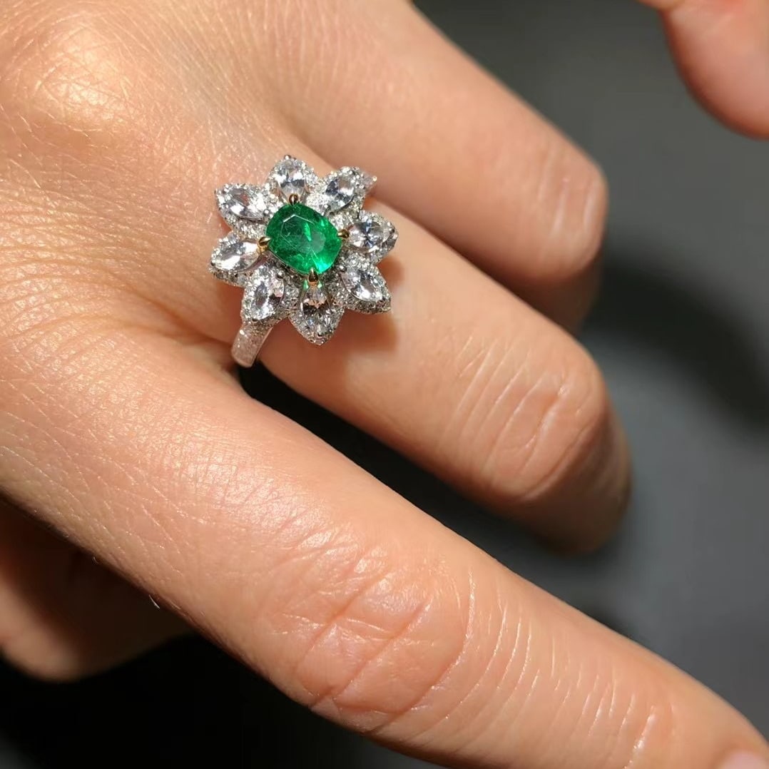 14k Gold 1.06 Ctw Vivid Green Natural Emerald & Diamond Ring - 5