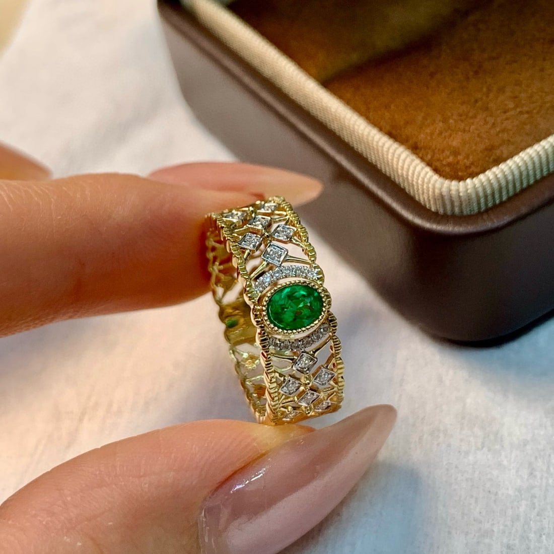 14k Gold 0.31 Ctw Vivid Green Natural Emerald & Diamond Ring - 3