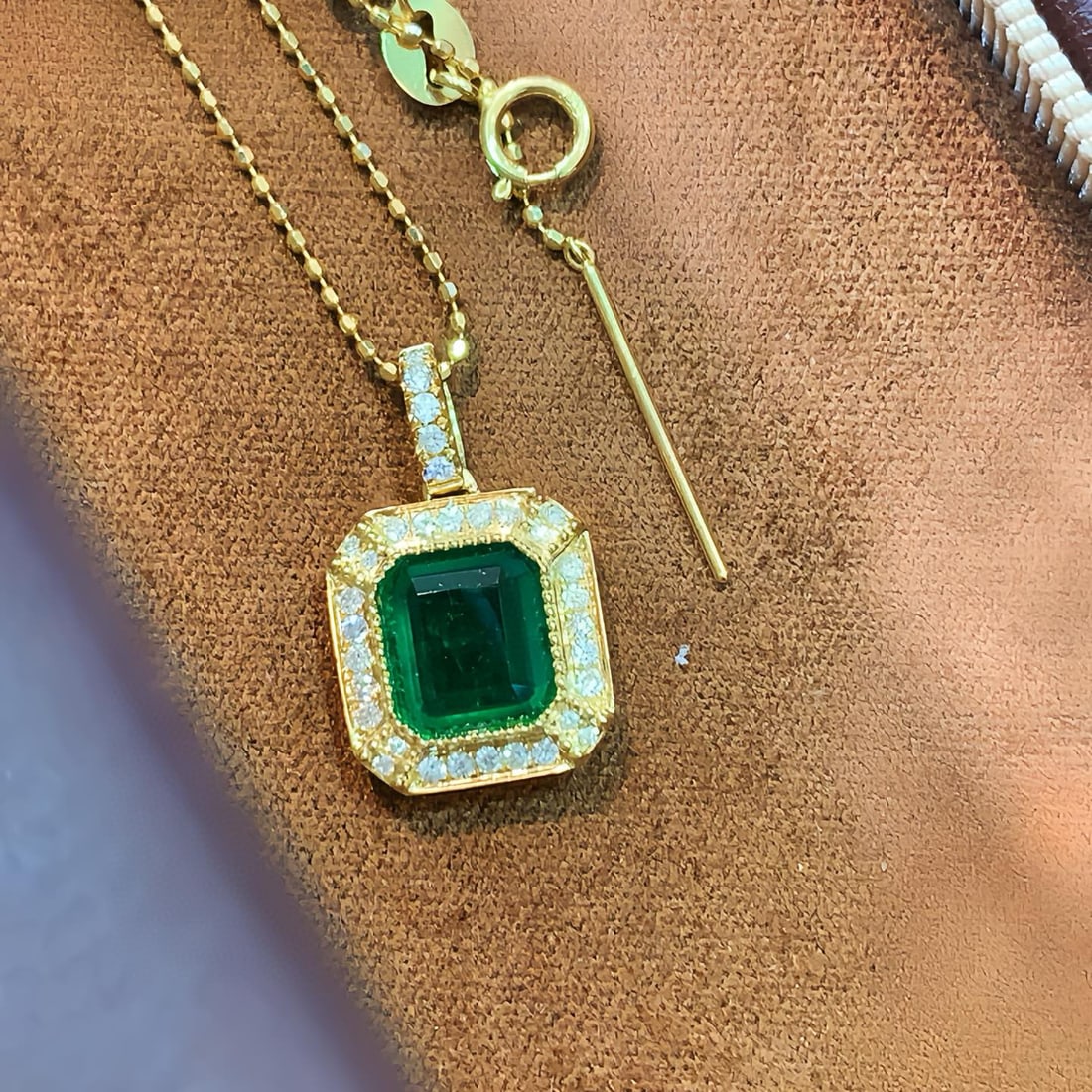 14k Gold 1.02 Ctw Vivid Green Natural Emerald & Diamond Pendant( Without Chain ): Ref:230976393 // gold content:14k gold // main gemstone:emerald // shape:octagonal // carat weight:0. 87ct // color:vivid green // treatment:natural // // adjacent gemstone 2 : diamond // shape:round