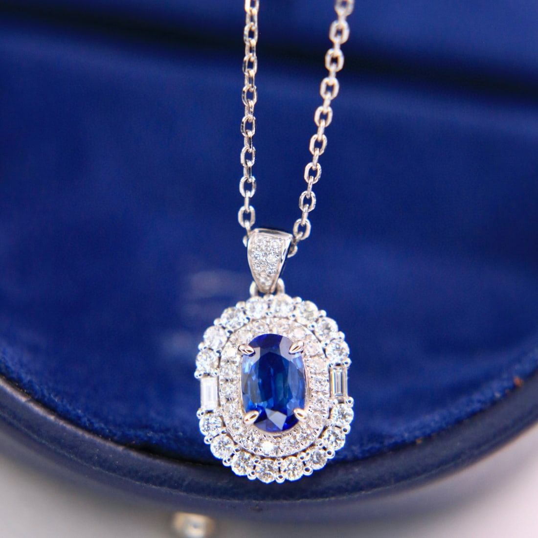 14k Gold 1.48 Ctw Natural Sapphire & Diamond Pendant( Without Chain ): Ref:230976386 // gold content:14k gold // main gemstone:sapphire // shape:oval // carat weight:1. 02ct // color:cornflower blue // treatment:natural // // adjacent gemstone 2 : diamond //