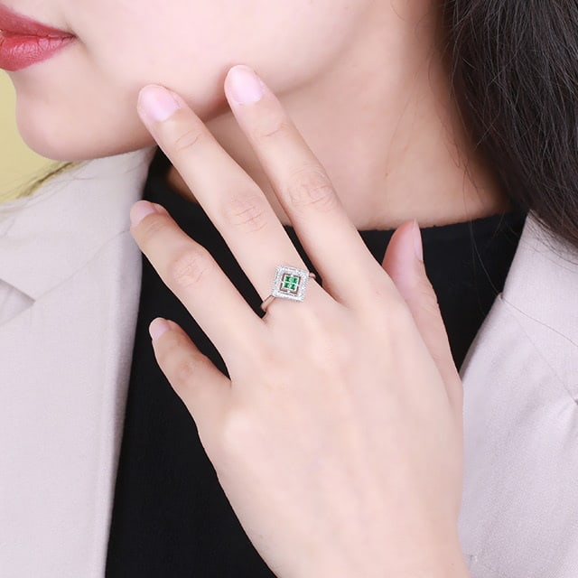 14k Gold 0.46 Ctw Vivid Green Natural Emerald & Diamond Ring - 5