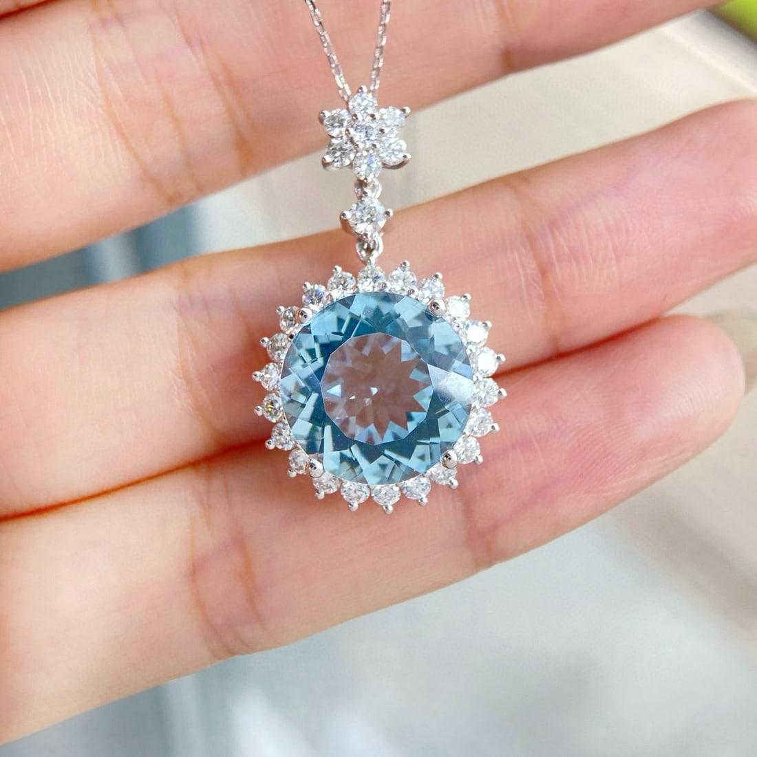 14k Gold 8.23 Ctw Natural Aquamarine & Diamond Necklace - 3