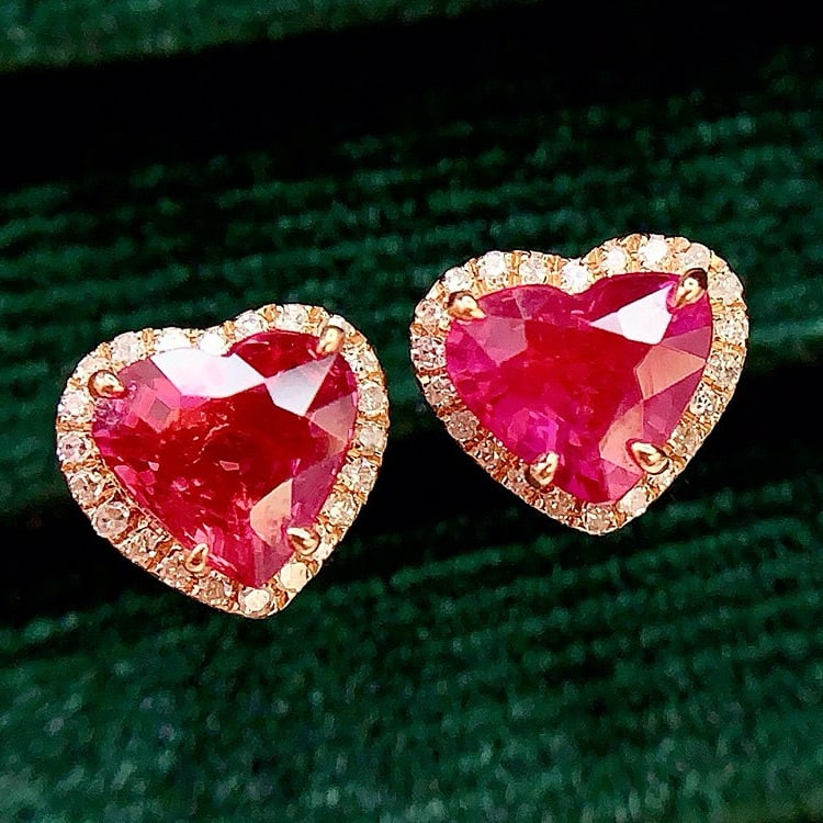 14k Gold 1.8 Ct Natural Ruby & Diamond Earrings: Ref:230977029 // gold content:14k gold // main gemstone:ruby // shape:heart // carat weight:1. 8ct // color:red // treatment:natural // // adjacent gemstone 2 : diamond // number of stones:44 //