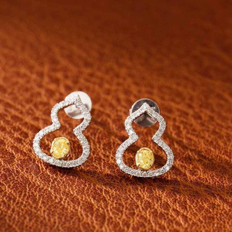 14k Gold 0.32 Ctw Natural Yellow Diamond & Diamond Earrings: Ref:230977022 // gold content:14k gold // main gemstone:yellow diamond // shape:oval // carat weight:0. 14ct // color:yellow // treatment:natural // // adjacent gemstone 2 : diamond // shape:round //