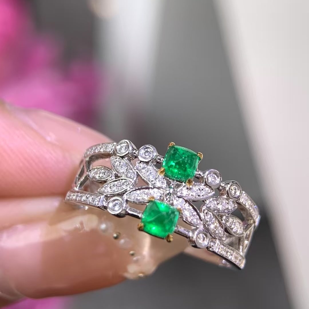 14k Gold 0.65 Ct Vivid Green Natural Emerald & Diamond Ring: Ref:230976449 // gold content:14k gold // ring size:7. 25us // // main gemstone:emerald // shape:suger-loaf // carat weight:0. 65ct // color:vivid green // treatment:natural // // adjacent gemstone 2 