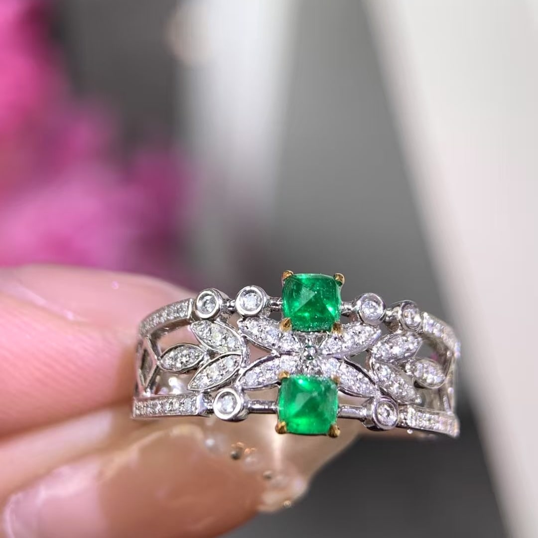 14k Gold 0.65 Ct Vivid Green Natural Emerald & Diamond Ring - 2